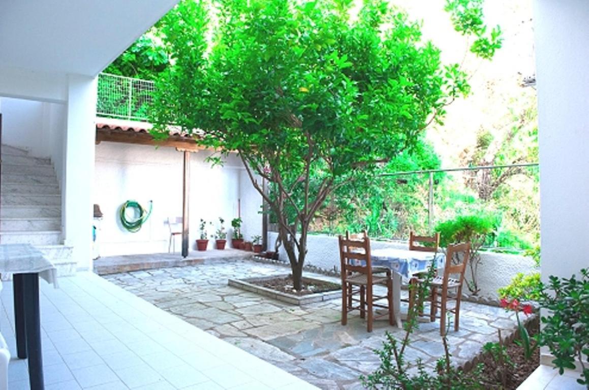 Syraina Apartments Skiathos Town Exterior photo