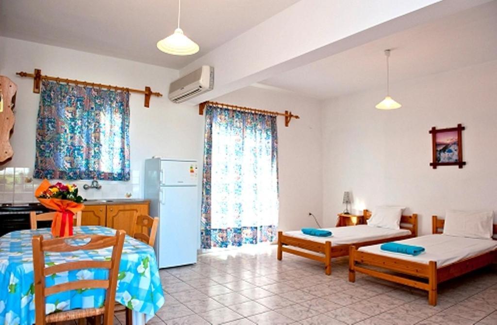Syraina Apartments Skiathos Town Room photo