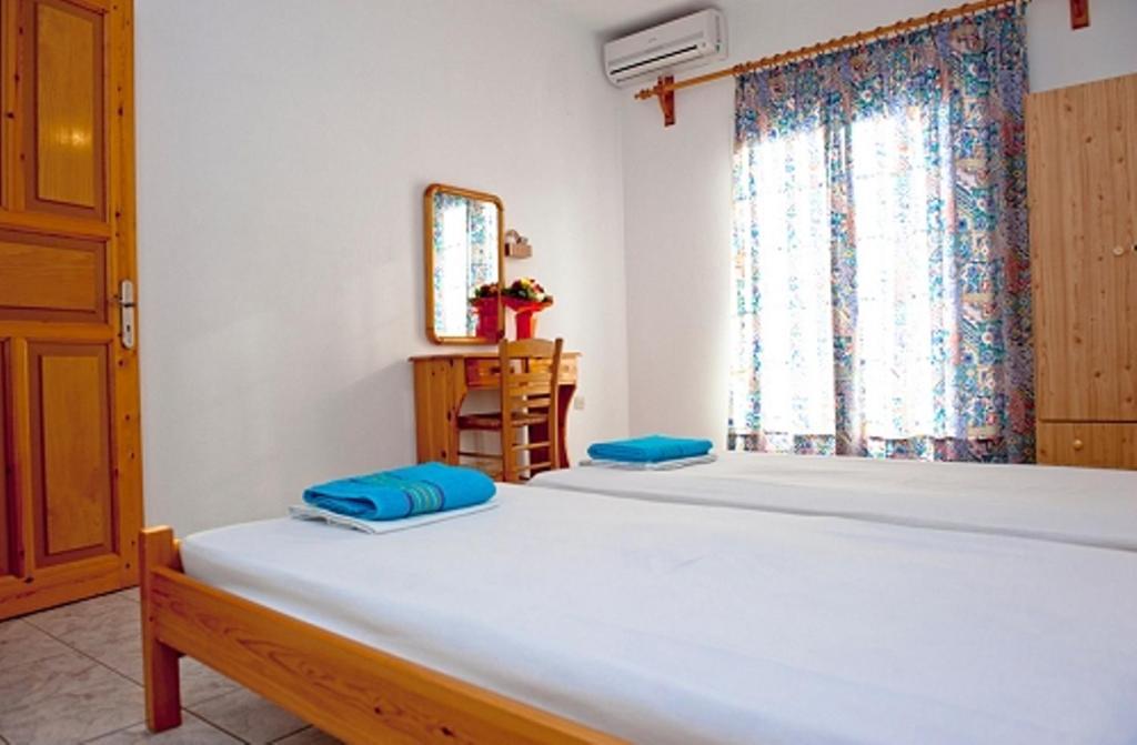 Syraina Apartments Skiathos Town Room photo