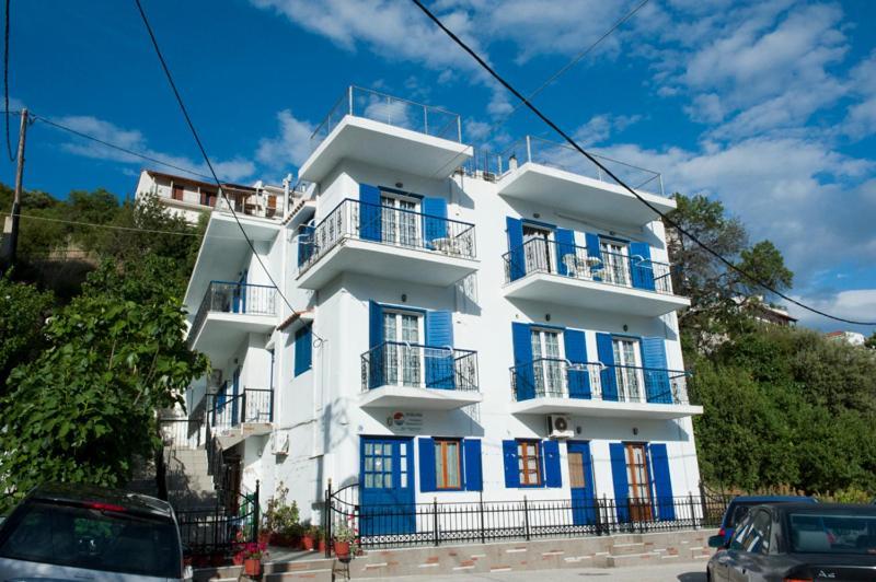 Syraina Apartments Skiathos Town Exterior photo