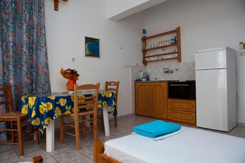 Syraina Apartments Skiathos Town Exterior photo